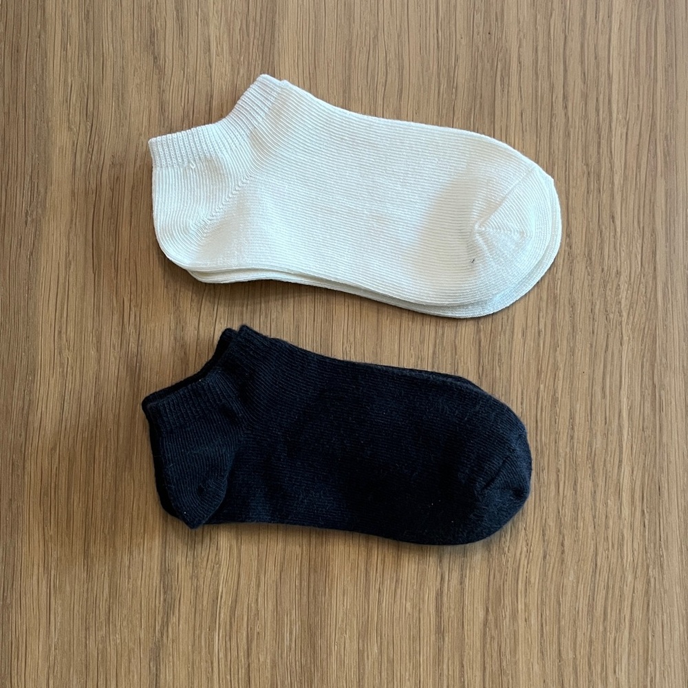 H&M, kids 2-pack of ankle cotton socks,  black and white size 8-9.5